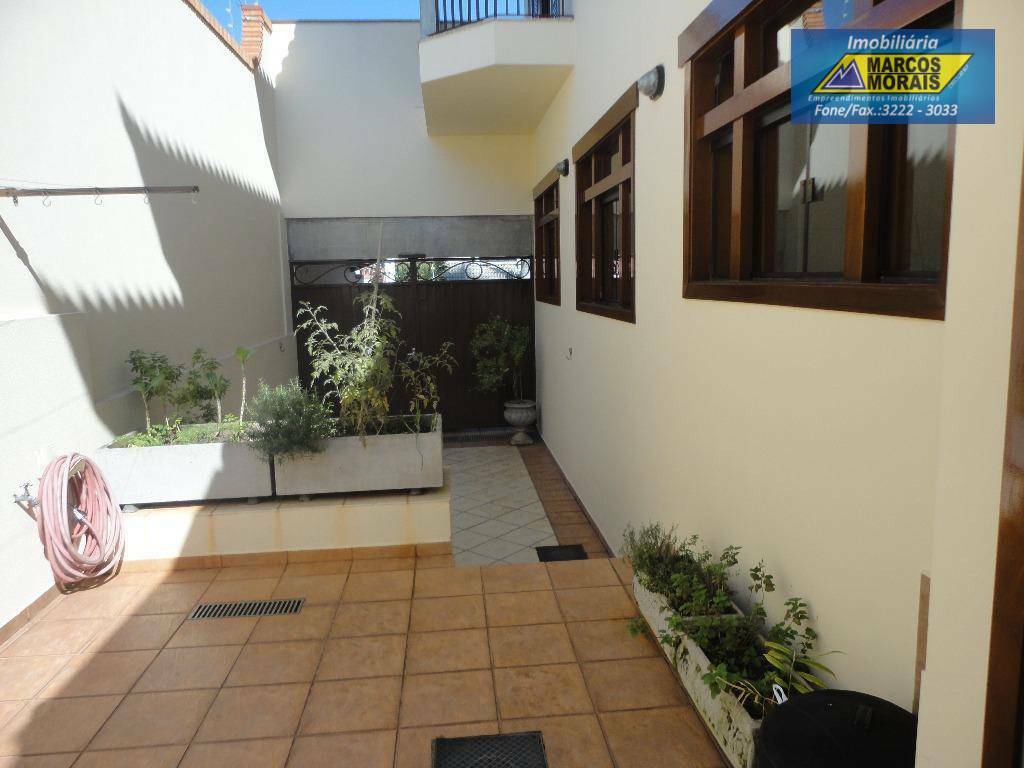 Casa à venda com 4 quartos, 450m² - Foto 12