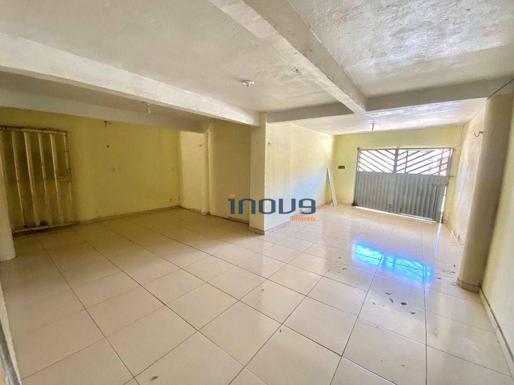 Casa à venda com 3 quartos, 298m² - Foto 2