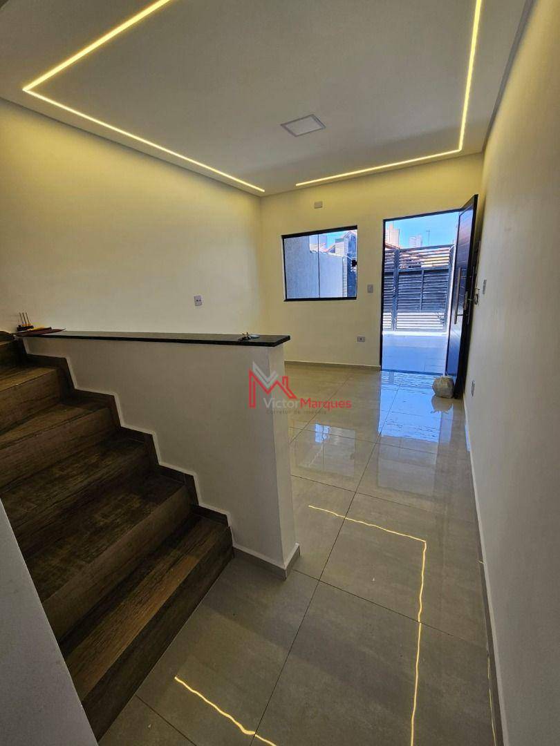 Sobrado para alugar com 3 quartos, 100m² - Foto 1