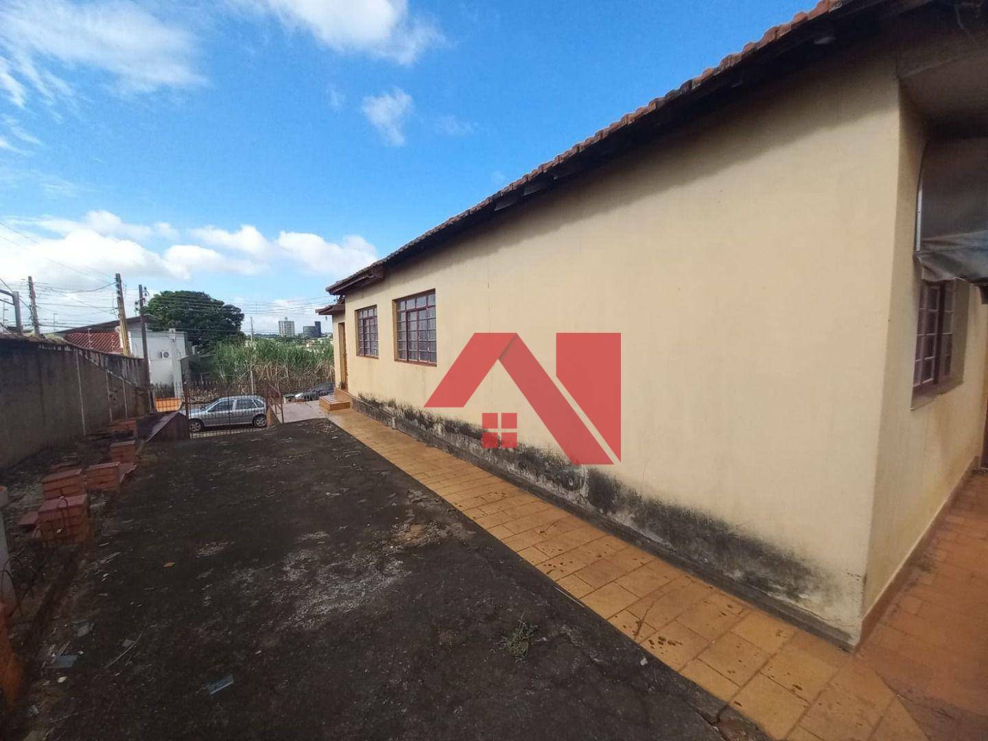 Casa à venda com 3 quartos, 200m² - Foto 2