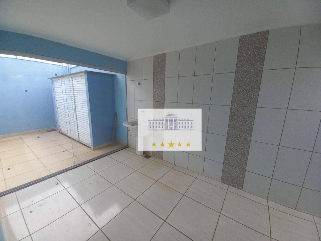 Casa à venda com 3 quartos, 202m² - Foto 2