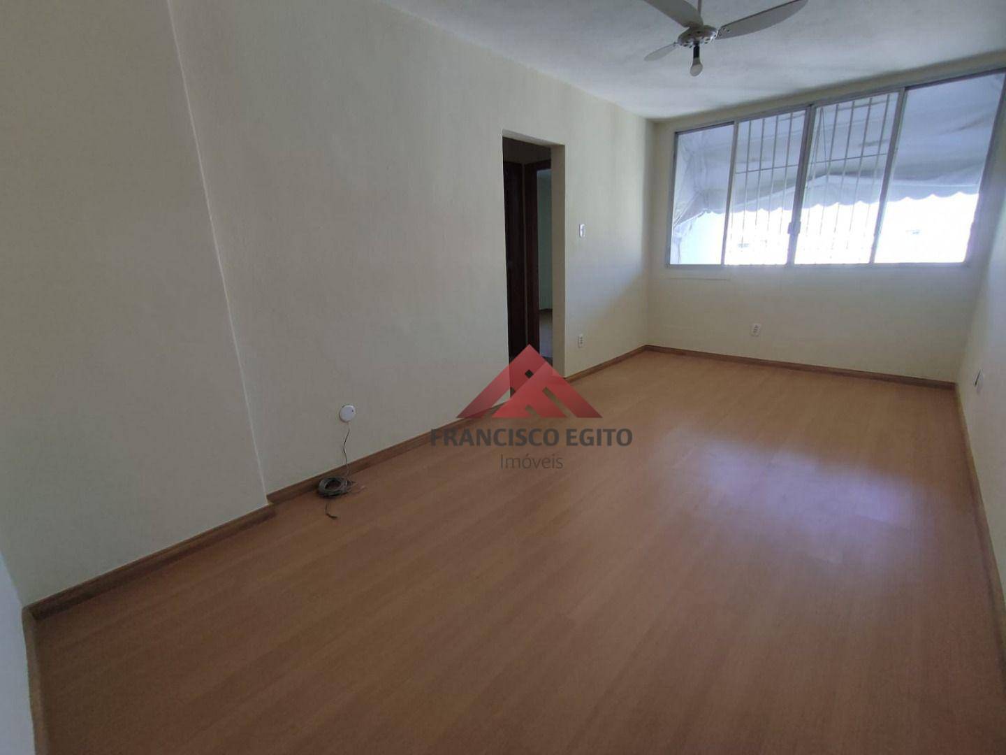 Apartamento à venda com 2 quartos, 78m² - Foto 4