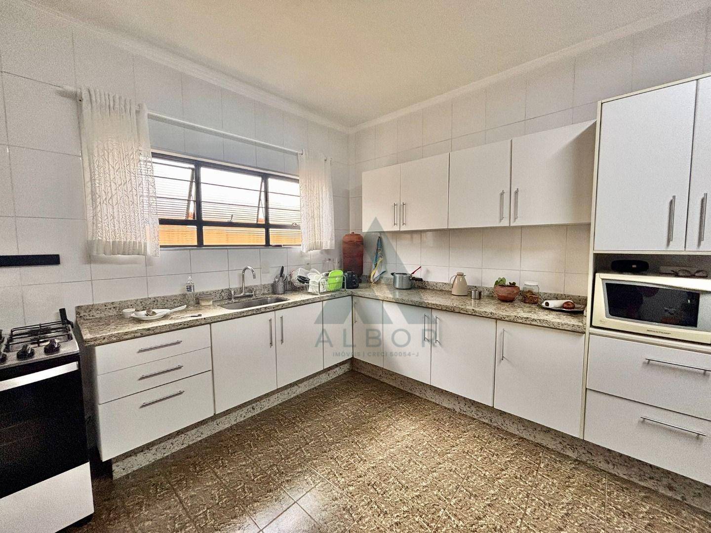 Casa, 3 quartos, 246 m² - Foto 4