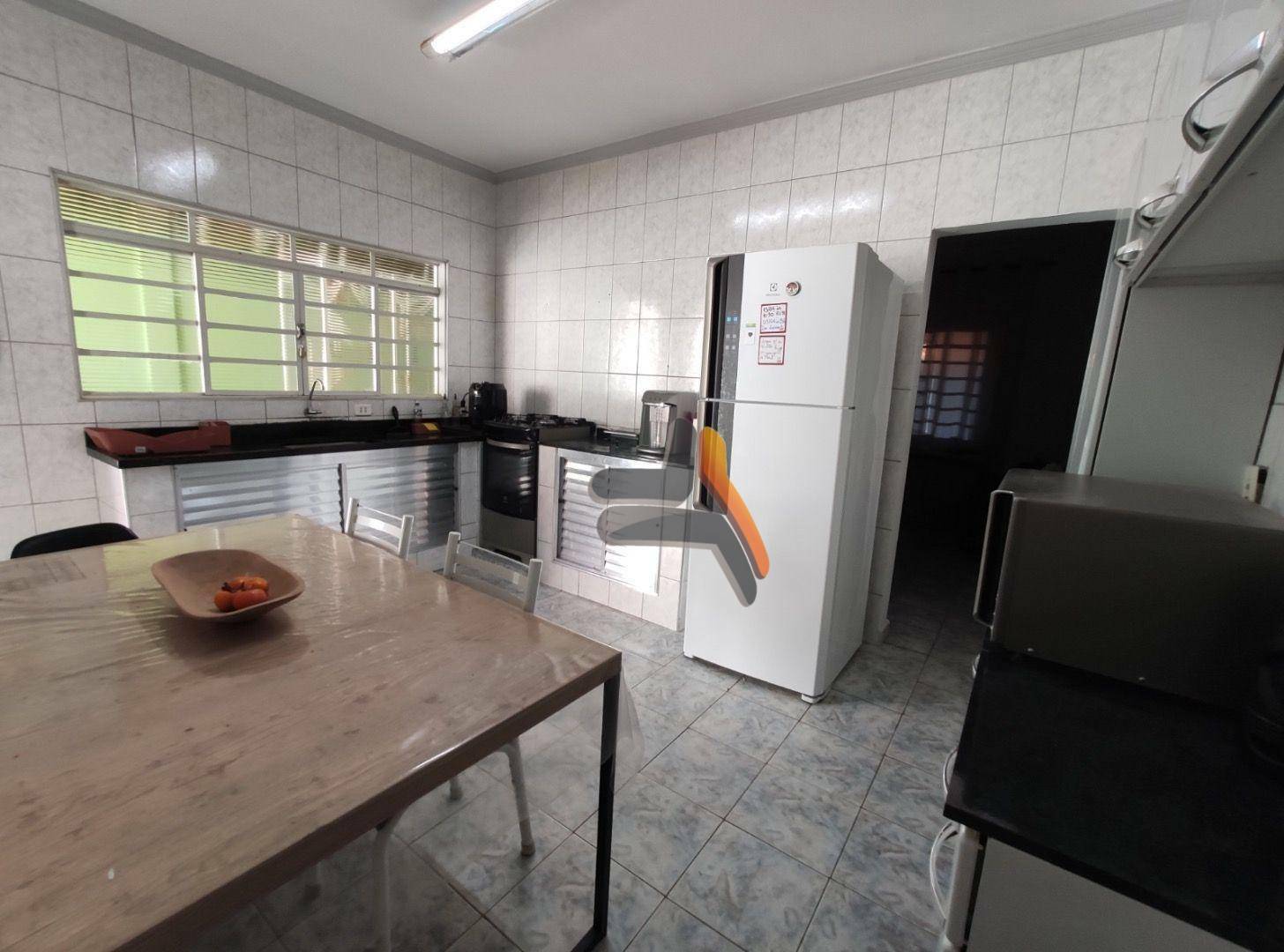 Casa à venda com 2 quartos, 69m² - Foto 2