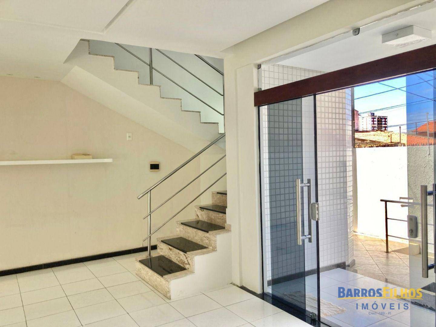 Casa para alugar com 4 quartos, 300m² - Foto 8