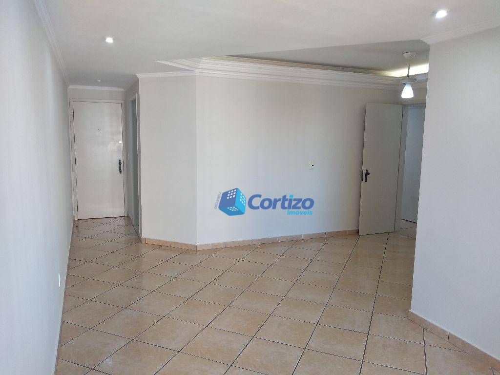 Apartamento para alugar com 3 quartos, 96m² - Foto 3