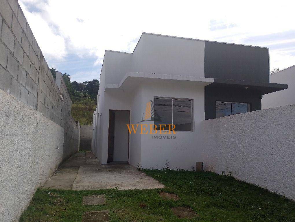 Casa à venda com 3 quartos, 71m² - Foto 1