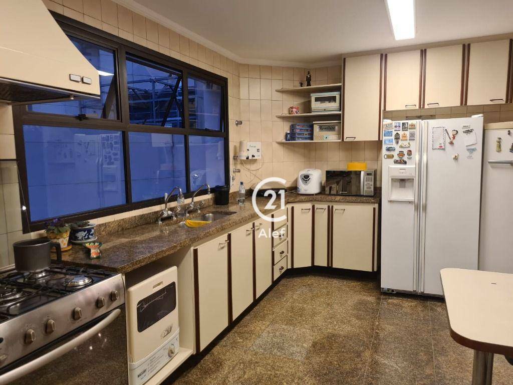 Apartamento para alugar com 4 quartos, 340m² - Foto 18