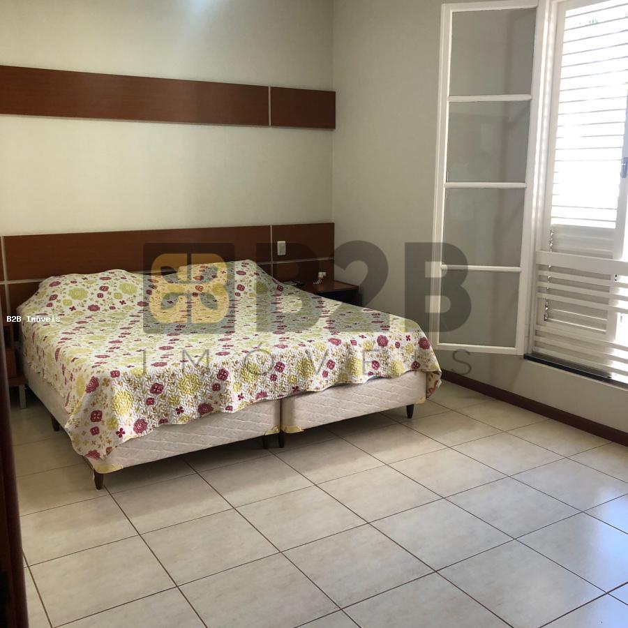 Casa à venda com 3 quartos, 270m² - Foto 28