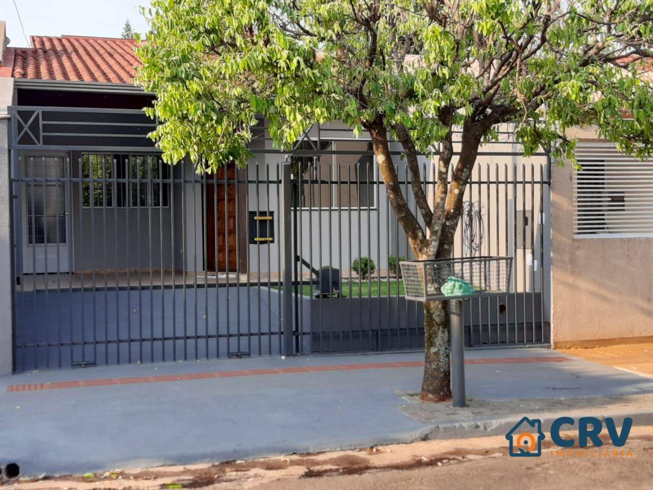 Casa à venda e aluguel com 3 quartos, 120m² - Foto 1