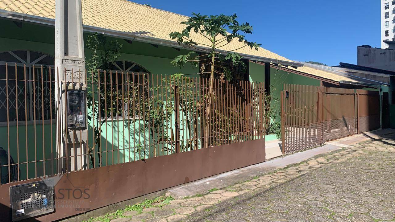 Casa à venda com 3 quartos, 200m² - Foto 2