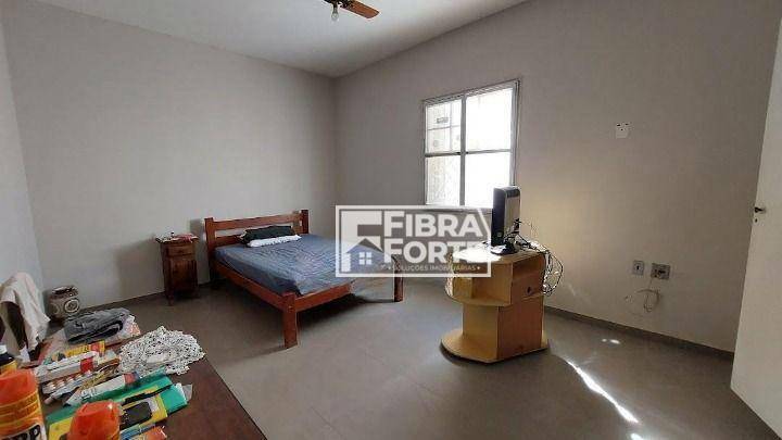 Casa para alugar com 4 quartos, 269m² - Foto 10