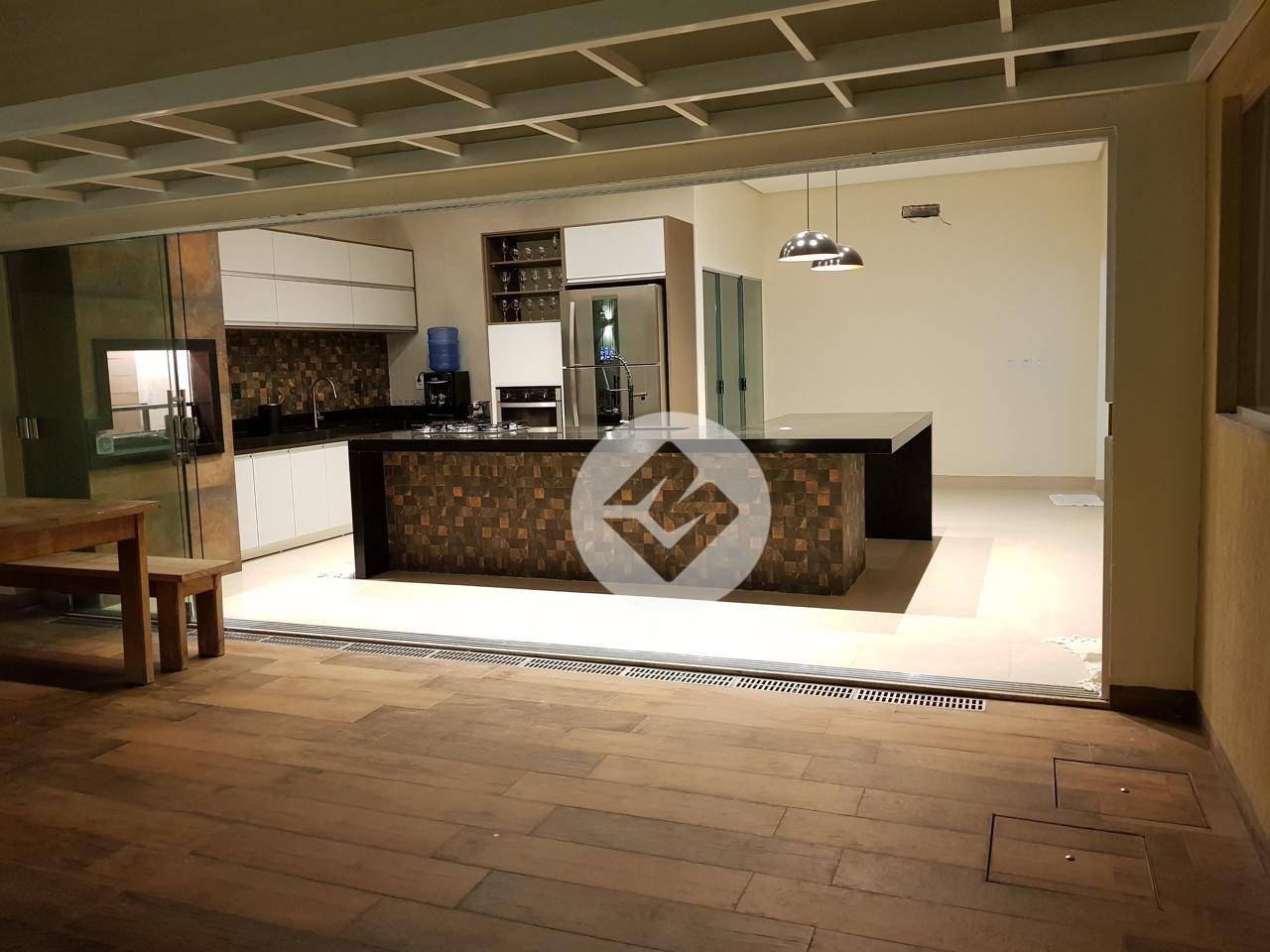 Casa à venda com 3 quartos, 220m² - Foto 9