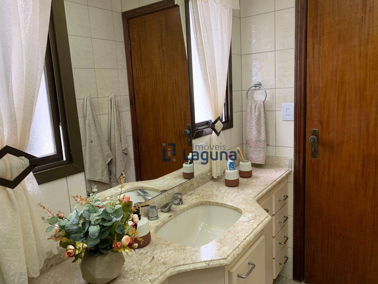 Apartamento à venda com 4 quartos, 136m² - Foto 29