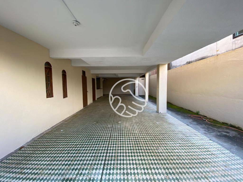 Casa à venda com 3 quartos, 296m² - Foto 8