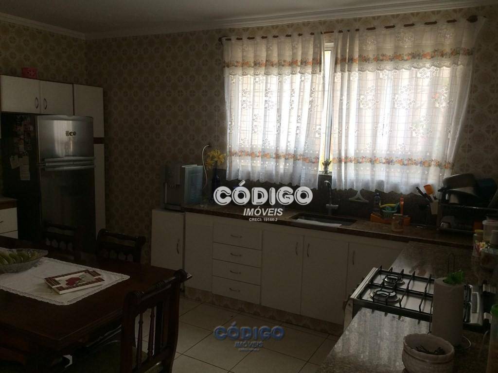 Sobrado à venda com 3 quartos, 300m² - Foto 2