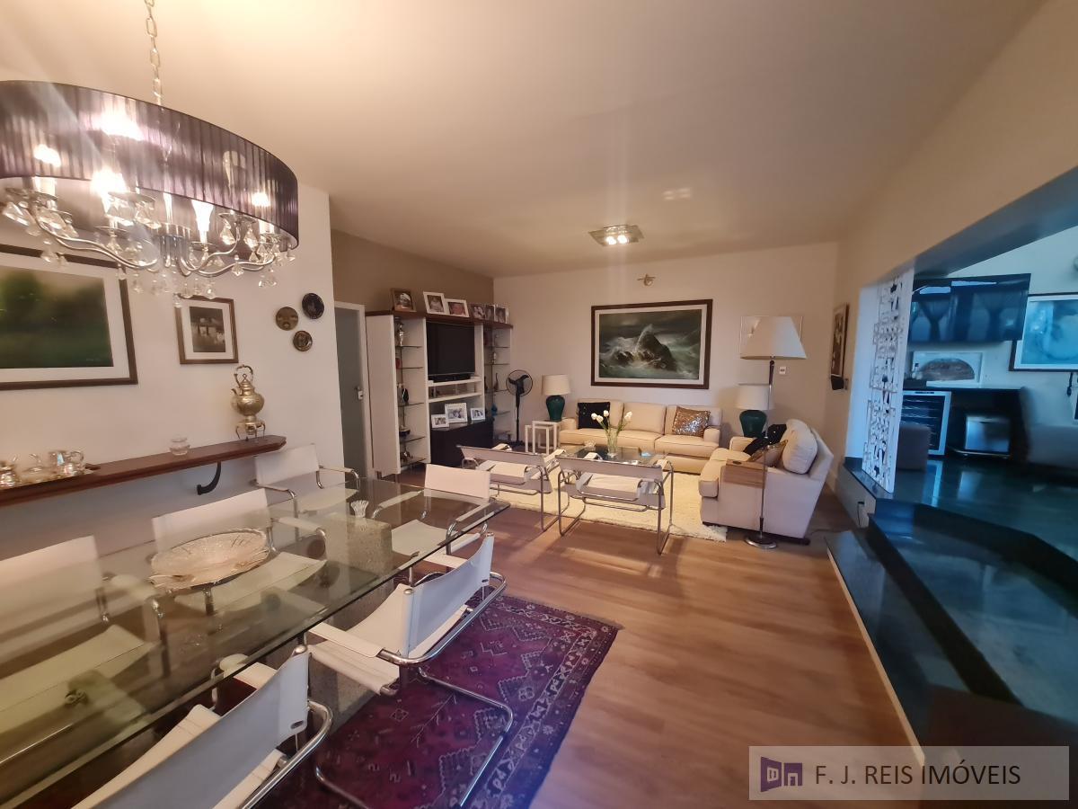 Casa à venda com 3 quartos, 400m² - Foto 1