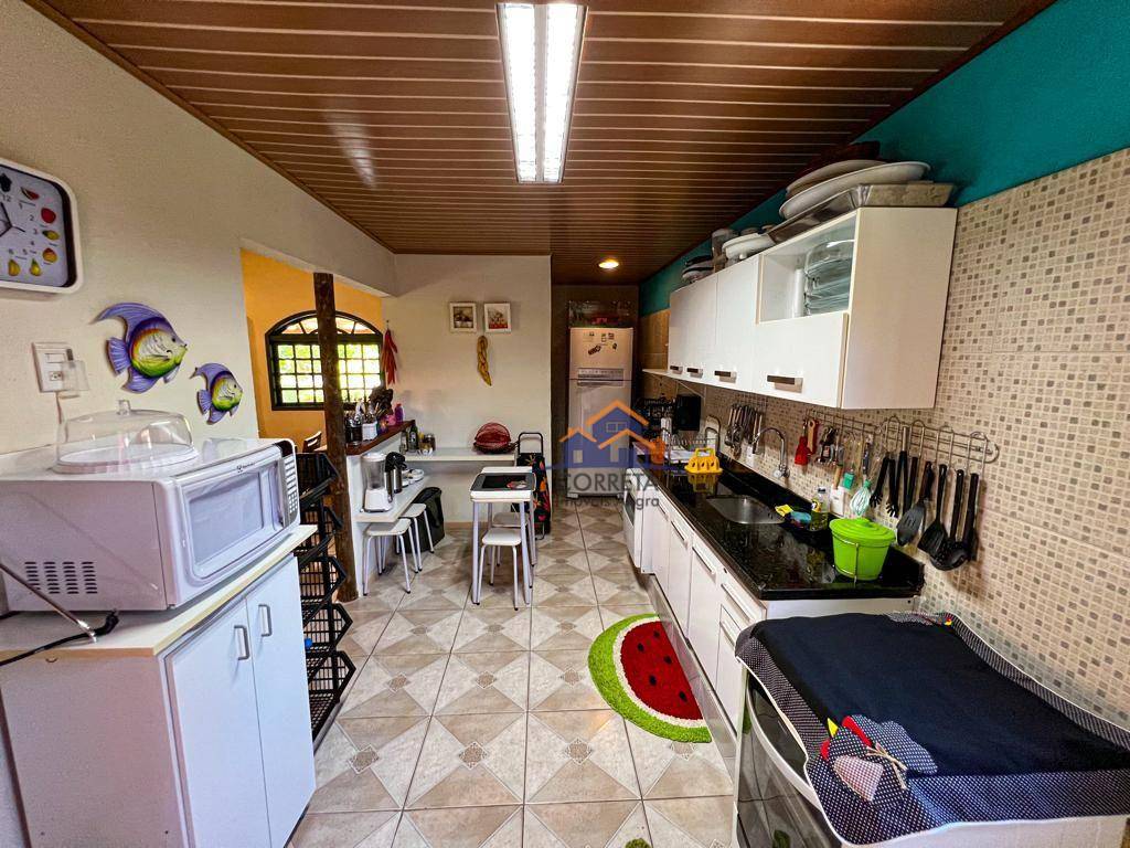 Casa à venda com 5 quartos, 266m² - Foto 17