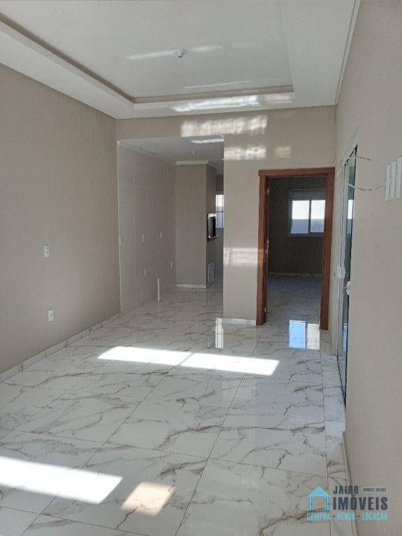 Casa à venda com 2 quartos, 70m² - Foto 2