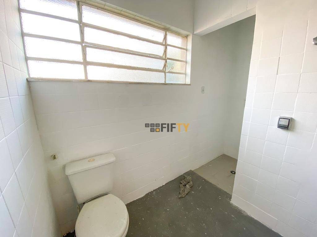 Apartamento para alugar com 3 quartos, 130m² - Foto 11