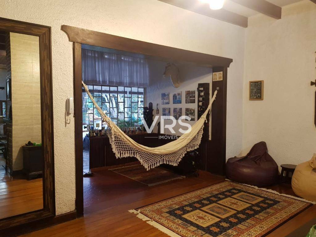 Casa à venda com 16 quartos, 1800m² - Foto 9