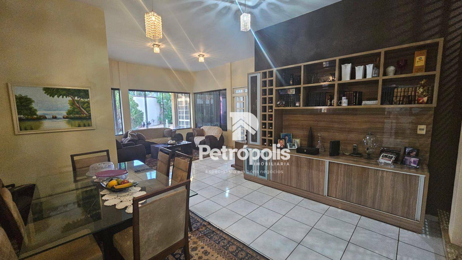 Casa à venda com 3 quartos, 260m² - Foto 4