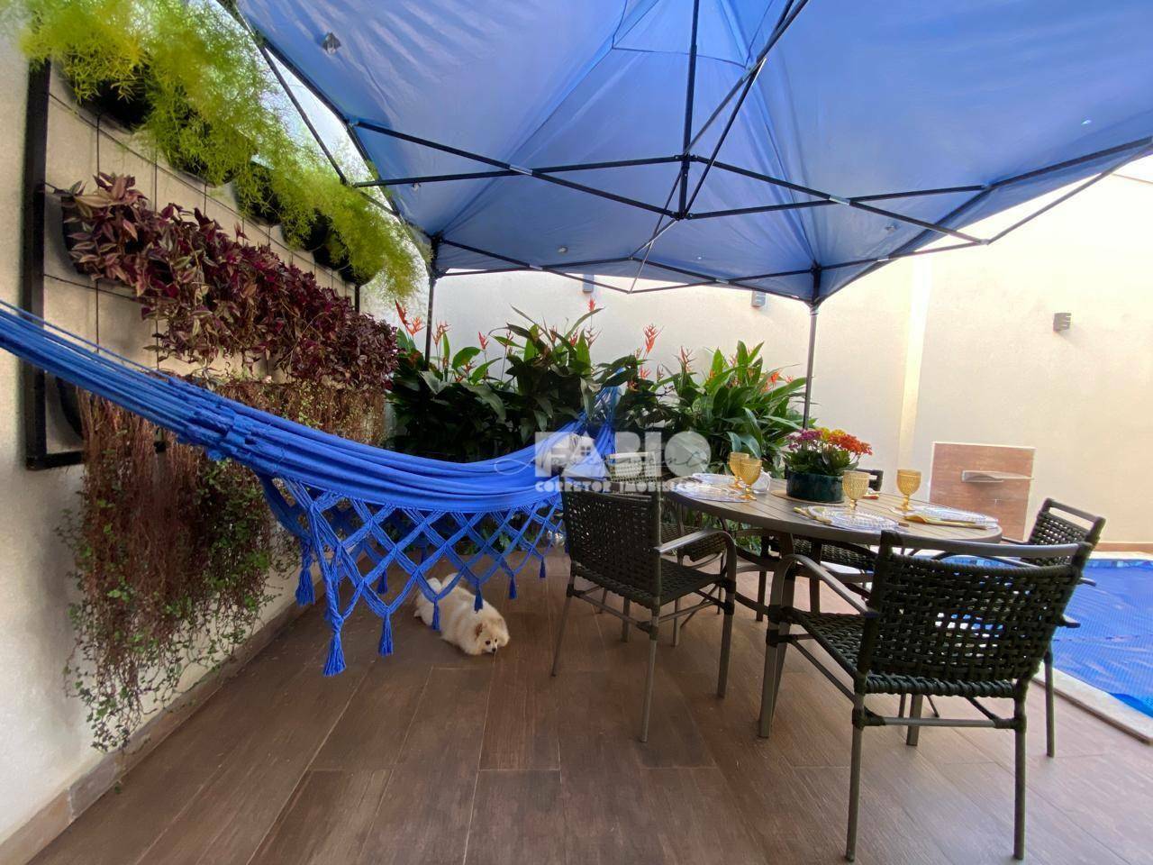 Casa à venda com 3 quartos, 169m² - Foto 1