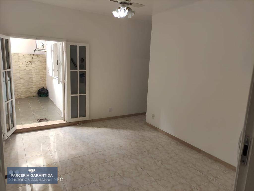 Apartamento à venda com 2 quartos, 70m² - Foto 1