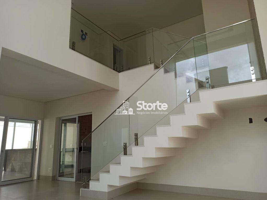 Casa de Condomínio à venda com 4 quartos, 385m² - Foto 3