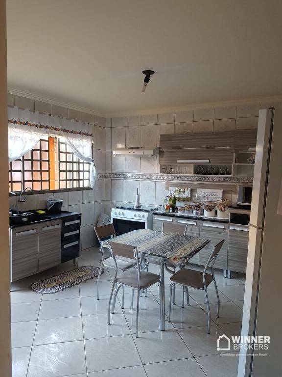 Casa à venda com 3 quartos, 230m² - Foto 2