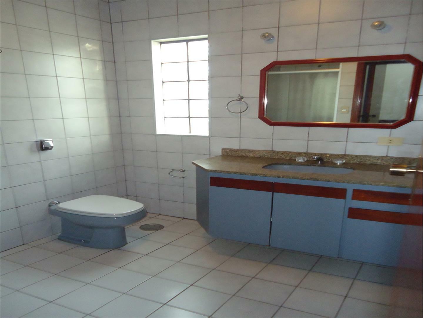 Casa de Condomínio para alugar com 3 quartos, 300m² - Foto 19