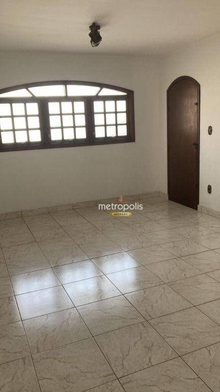 Sobrado à venda com 3 quartos, 244m² - Foto 1