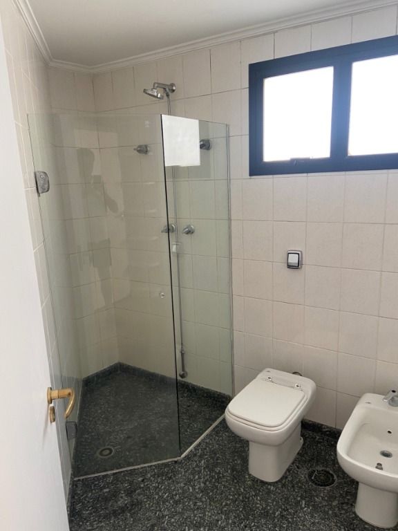 Apartamento para alugar com 5 quartos, 240m² - Foto 11