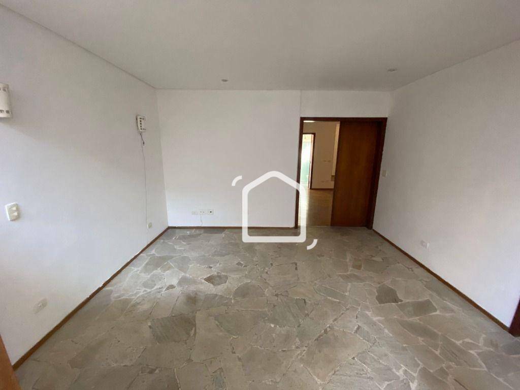 Casa para alugar com 4 quartos, 300m² - Foto 21