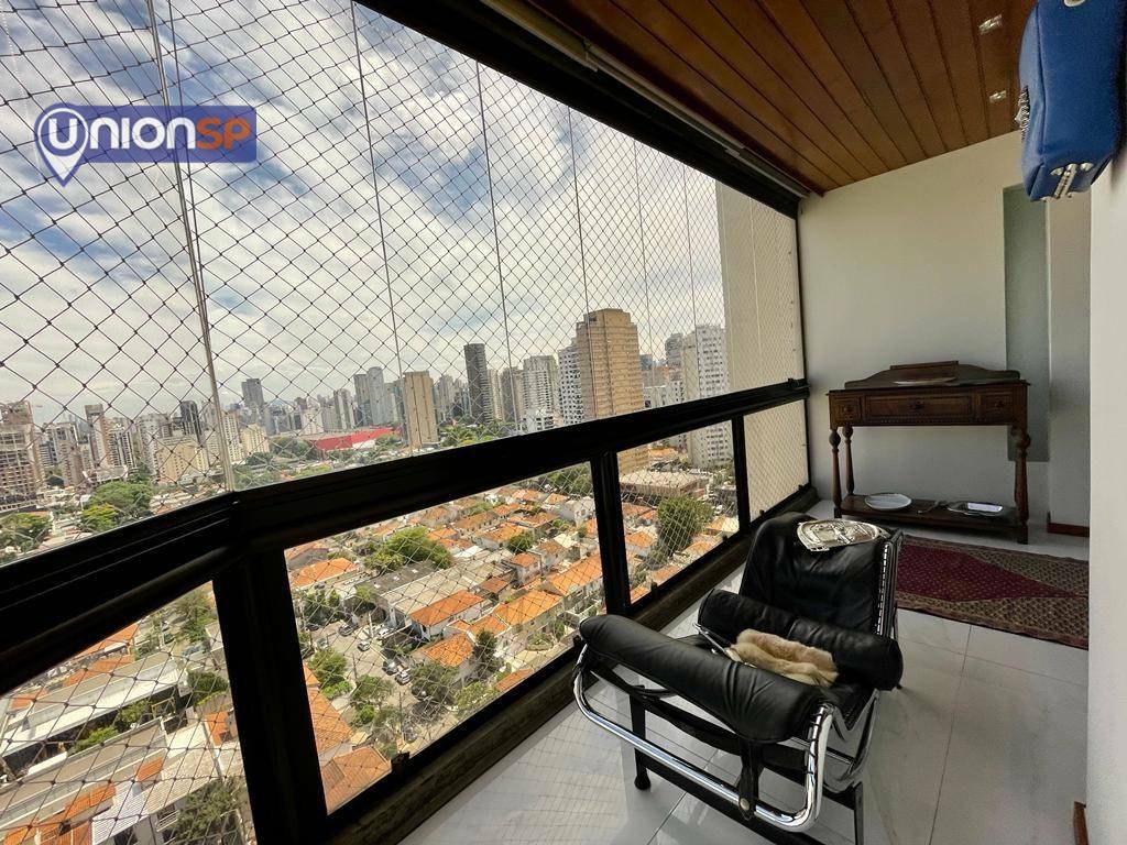 Apartamento à venda com 3 quartos, 151m² - Foto 2