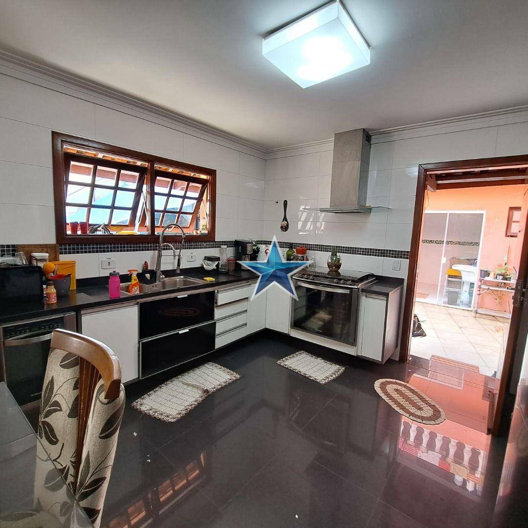 Sobrado à venda com 4 quartos, 220m² - Foto 5