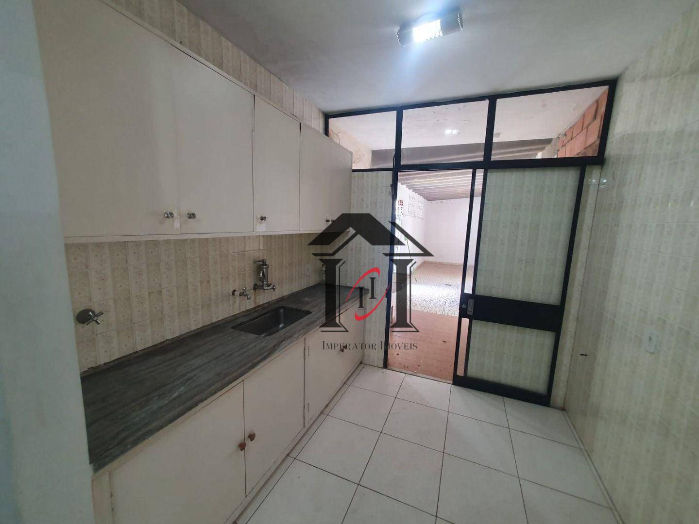 Casa à venda com 3 quartos, 195m² - Foto 2