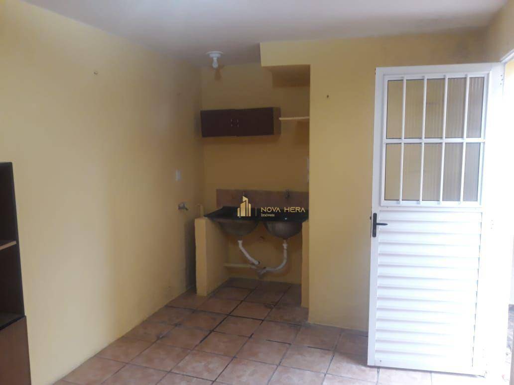 Sobrado à venda com 3 quartos, 150m² - Foto 2