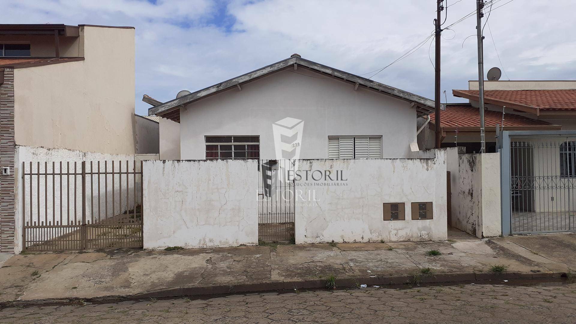 Casa à venda com 3 quartos, 126m² - Foto 1