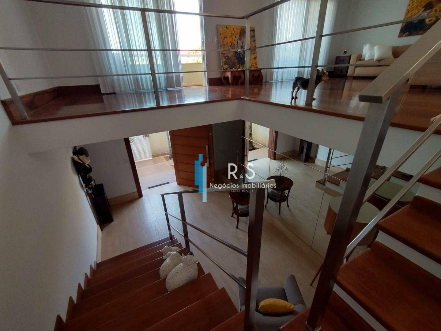 Casa à venda com 3 quartos, 279m² - Foto 1