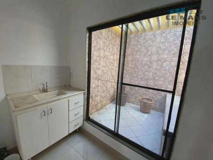 Casa para alugar com 3 quartos, 252m² - Foto 3