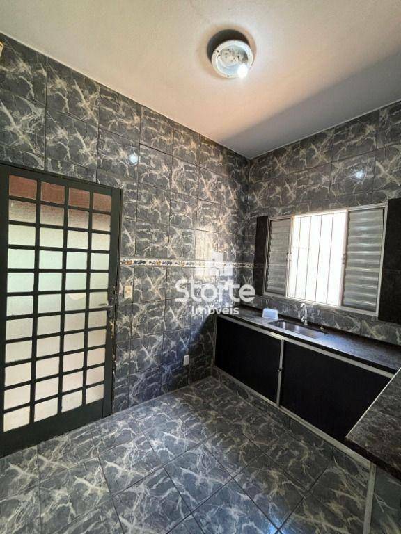 Casa, 5 quartos, 130 m² - Foto 3