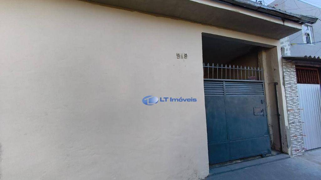 Casa para alugar com 3 quartos, 175m² - Foto 1