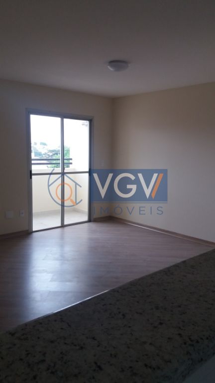 Apartamento à venda com 3 quartos, 70m² - Foto 2