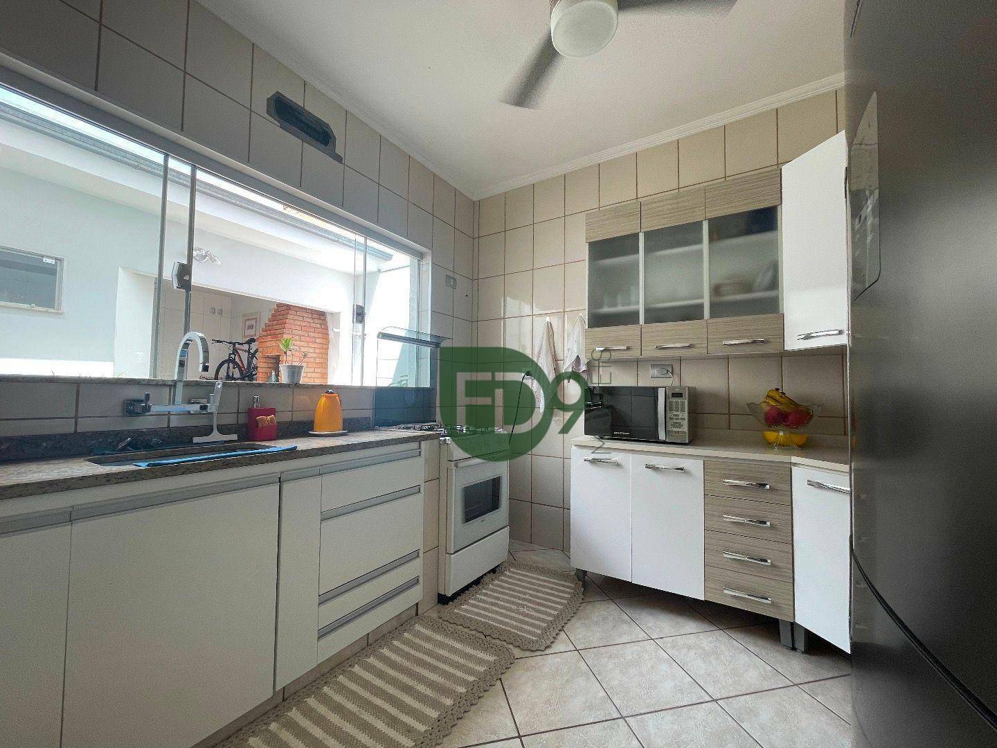 Casa à venda com 3 quartos, 184m² - Foto 7