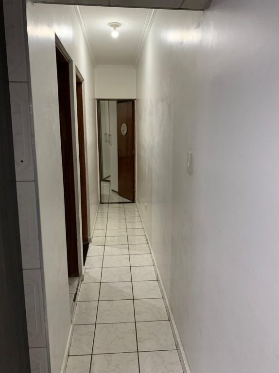 Casa à venda com 6 quartos, 250m² - Foto 16