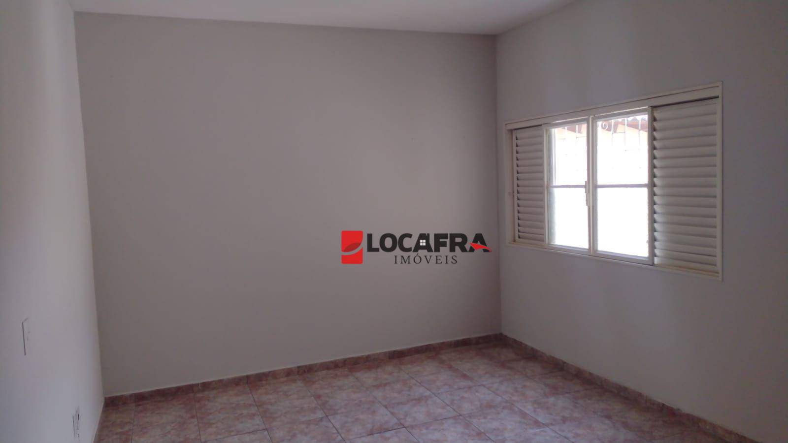 Casa para alugar com 4 quartos, 300m² - Foto 11