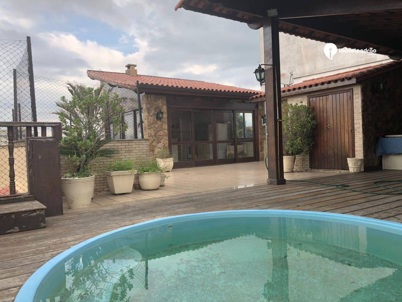 Casa à venda com 3 quartos, 210m² - Foto 1