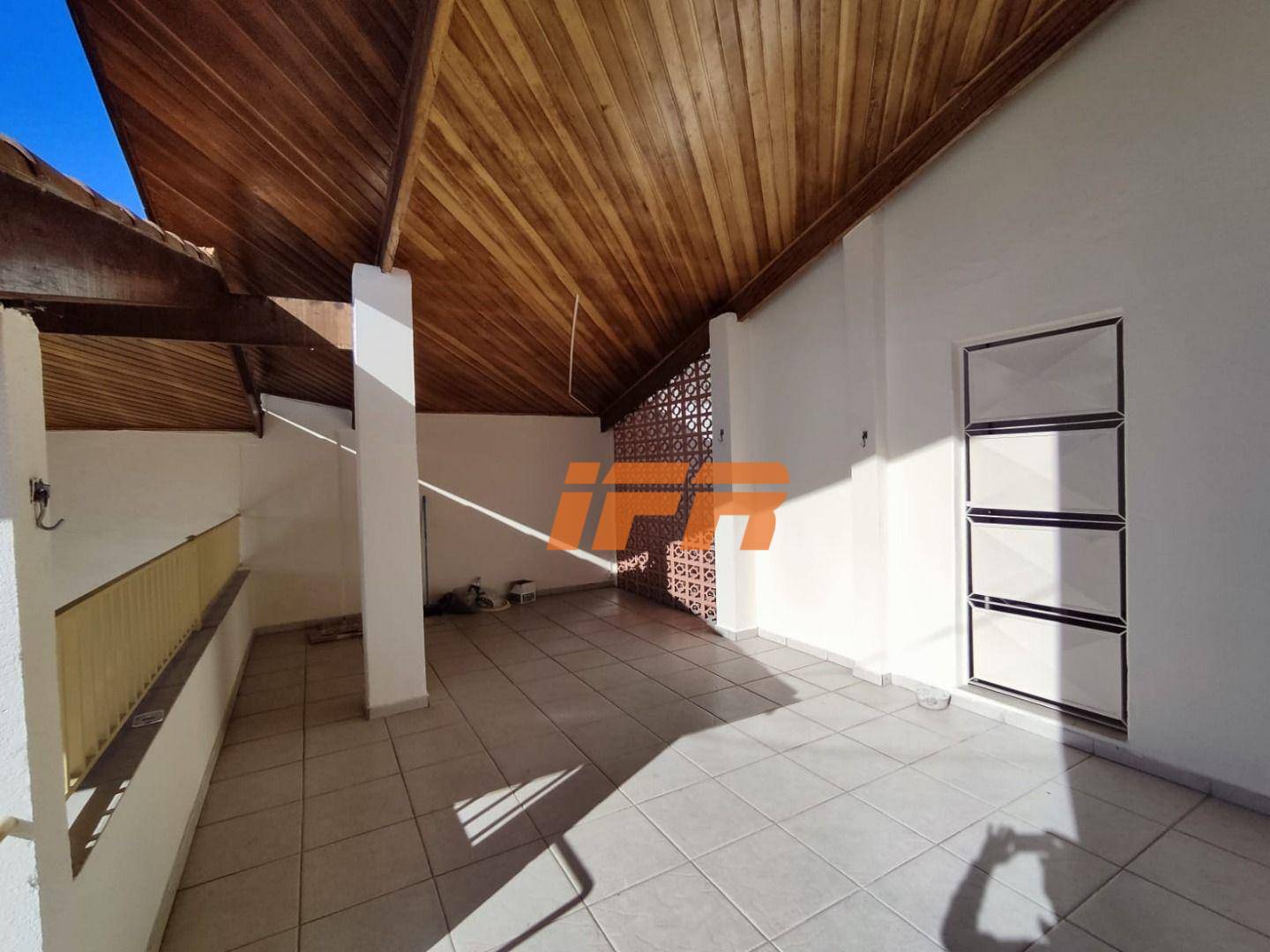 Casa à venda com 2 quartos, 110m² - Foto 15