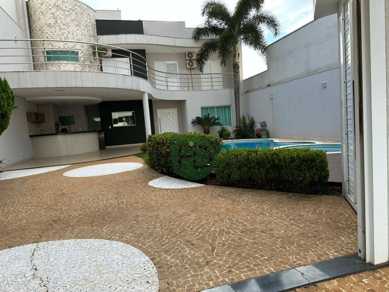 Casa à venda com 3 quartos, 240m² - Foto 2